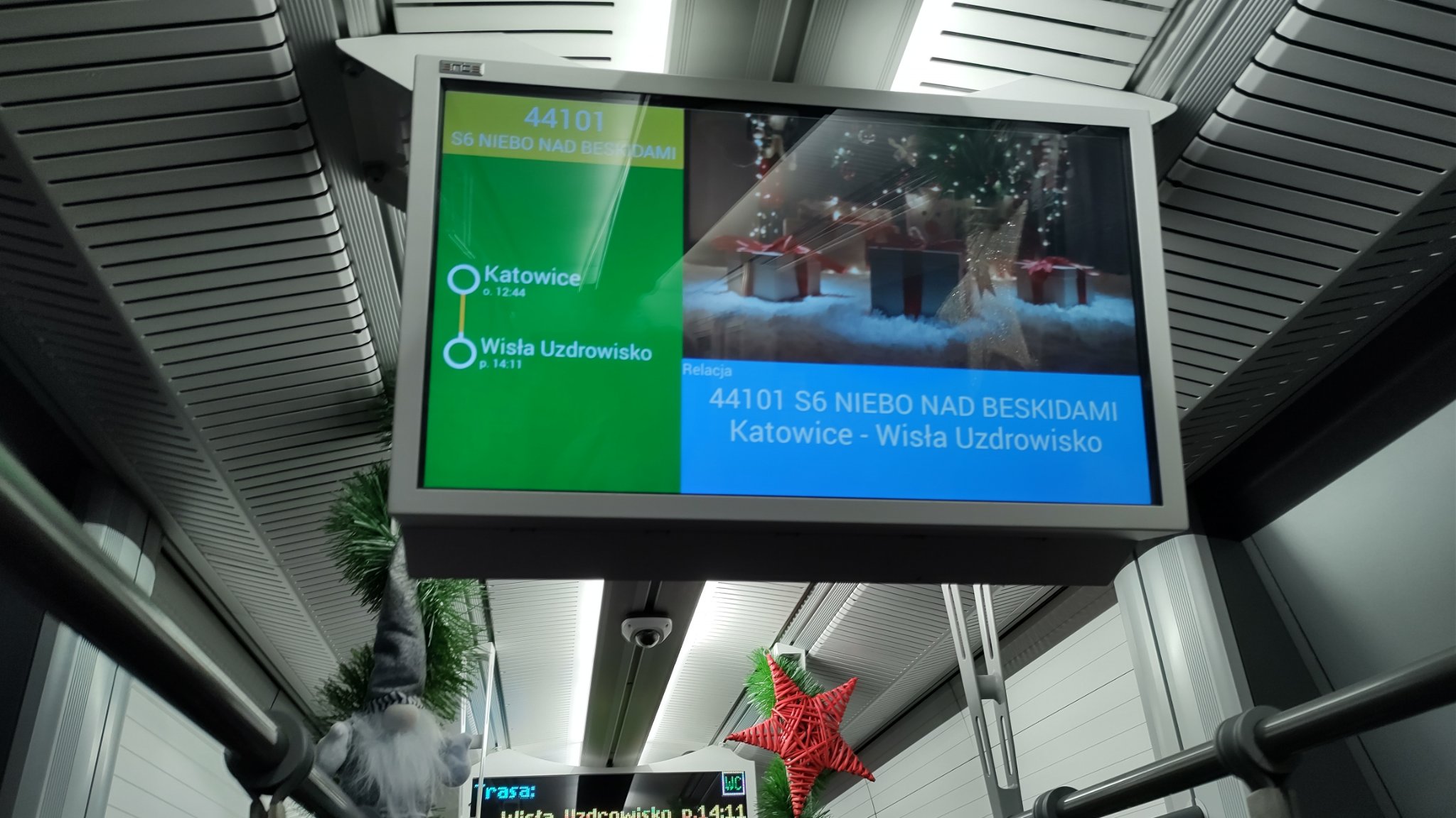 Tablice elektroniczne pociągu "Niebo nad Beskidami".